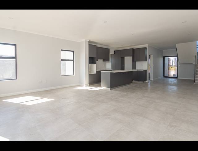 4 BEDROOM FREEHOLD FOR SALE IN PARKLANDS NORTH